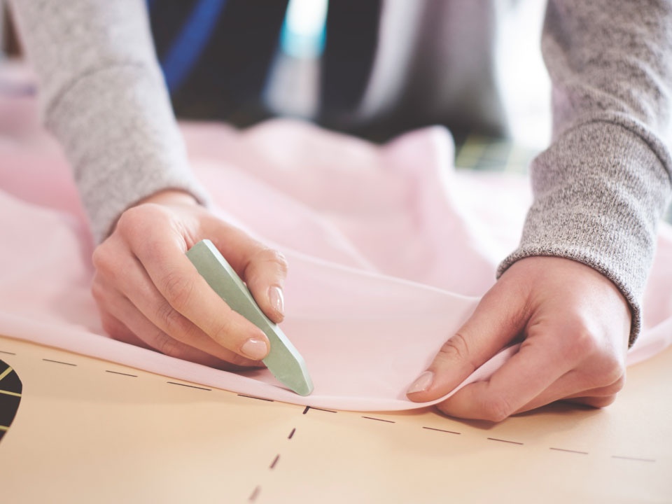 Molder&iacute;a y corte orientado al dise&ntilde;o de vestuario teatral 